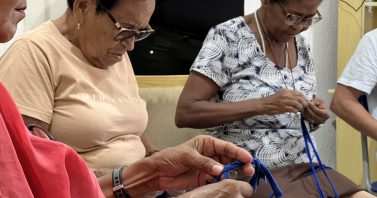 Parceria entre Ambiental Crato, Ambiental Ceará e ONG transforma uniformes antigos em bolsas e acessórios