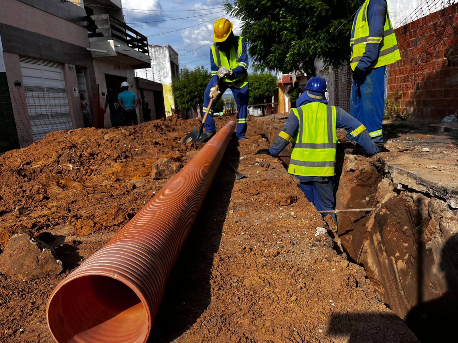 Obras de esgoto no Batateiras e São Miguel beneficiarão mais de 7 mil cratenses